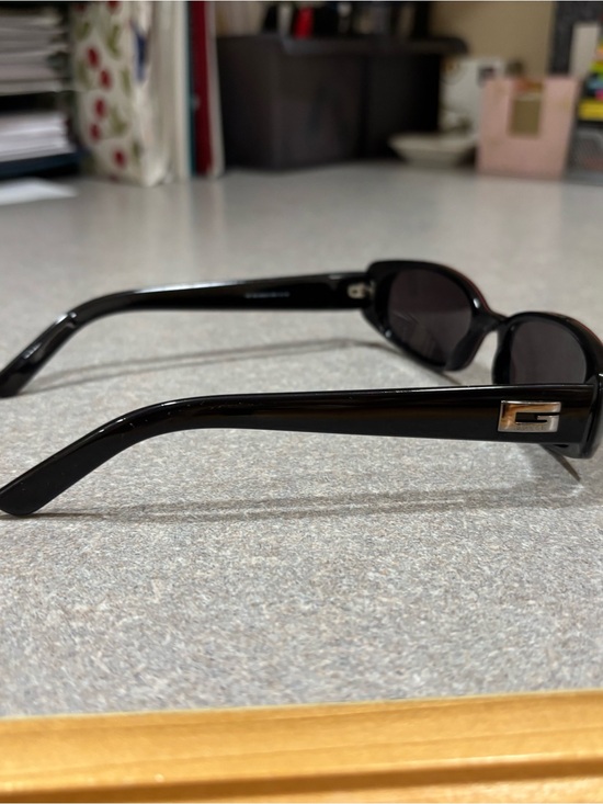 Gucci Black Oval Women\'s Sunglasses main image 7